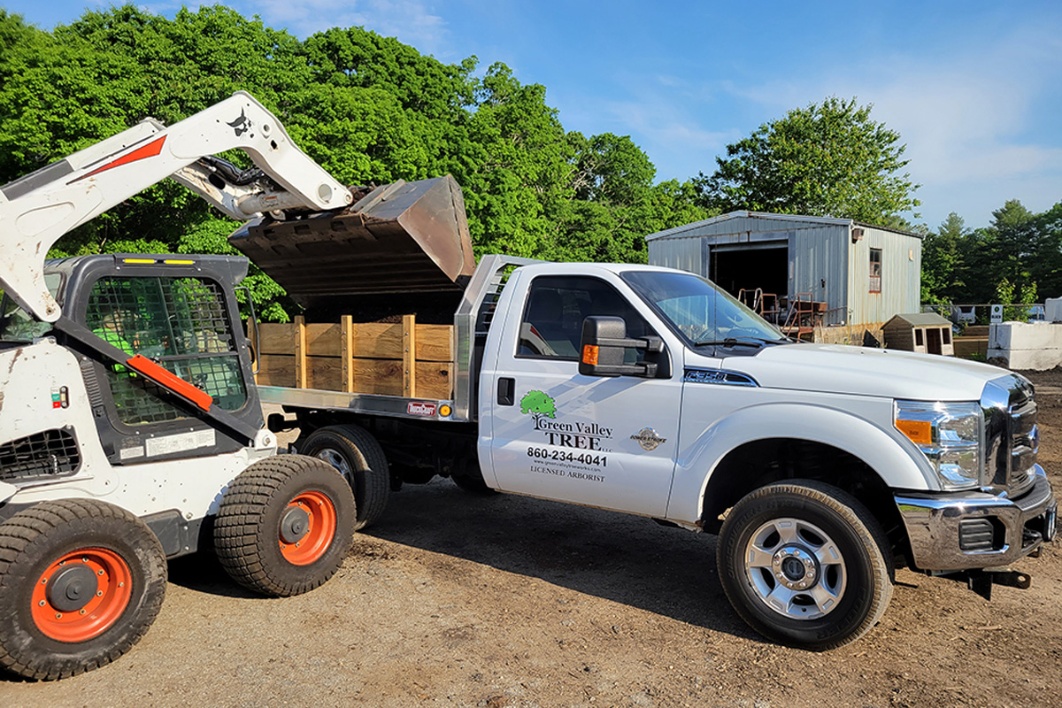 Eliminate weeds with mulch and mulching garden beds